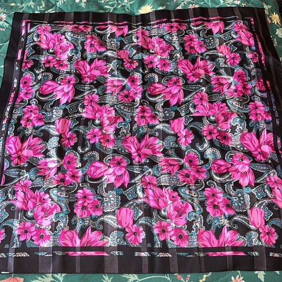 beautiful vintage scarf - Picture 4 of 7